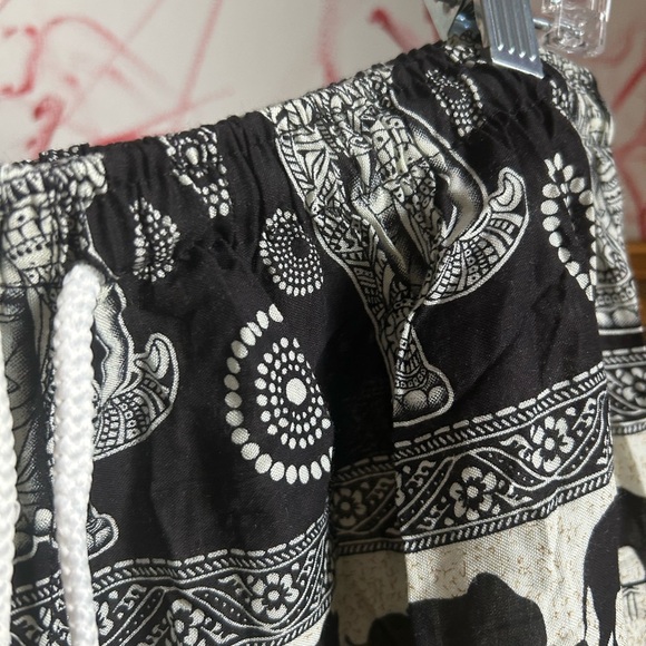 Elephant Print Black and White Boho Hippie Shorts Free Size - Picture 14 of 16